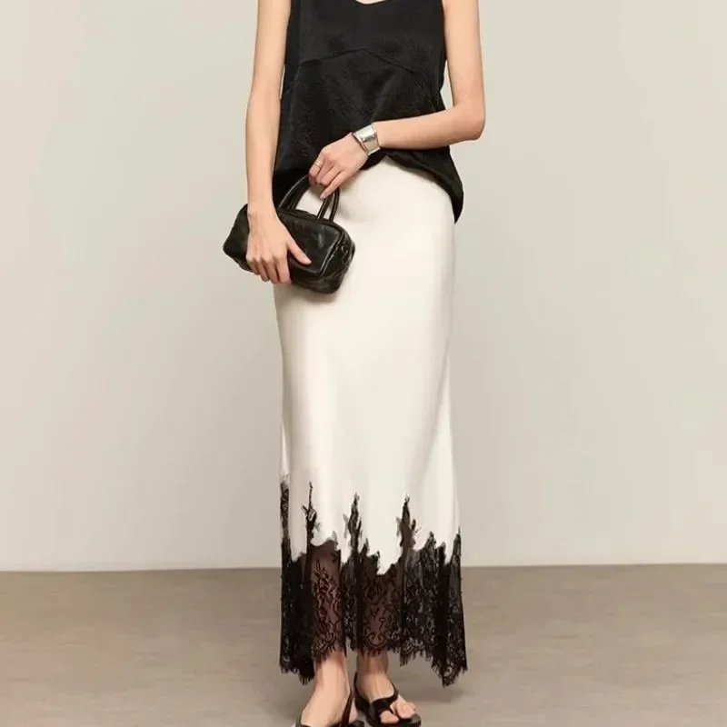 Summer Clothing Trends 2025 - Feenhafter Midirock mit Spitzenbesatz, hoch, elegant,