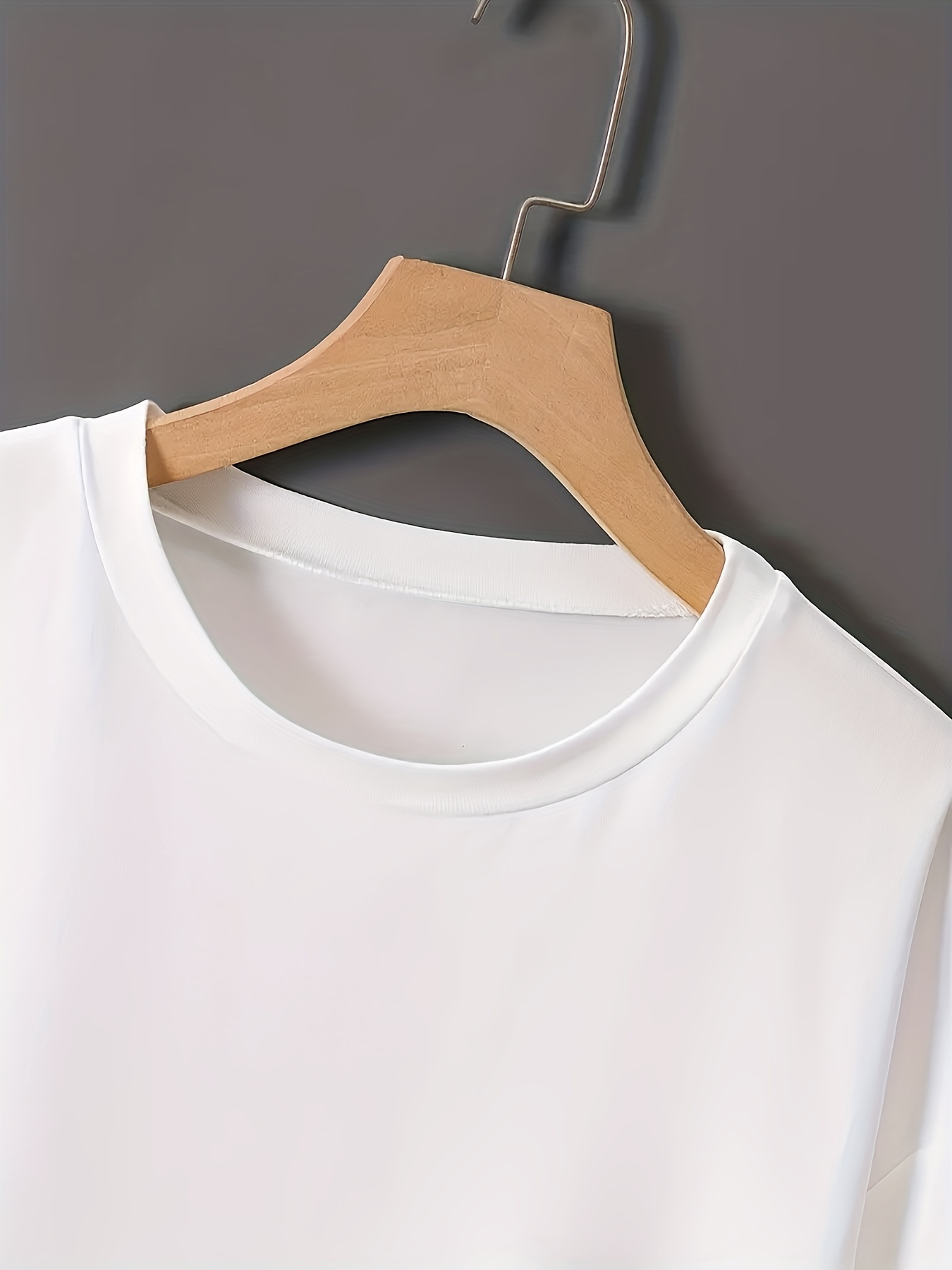 Ein bedrucktes T-Shirt mit ein – Summer Clothing Must Haves Bewertung und Preis